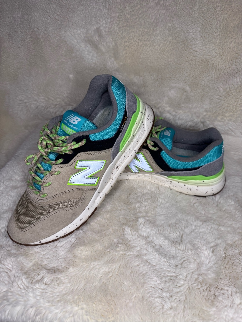 EUC New Balance Beige/ Teal / Green Sneakers